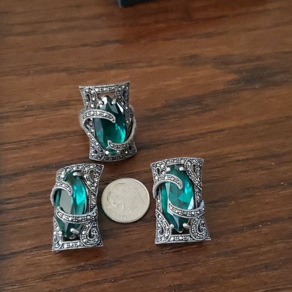 STERLING SILVER MARCASITE GREEN STONE EARRINGS - Picture 9 of 9